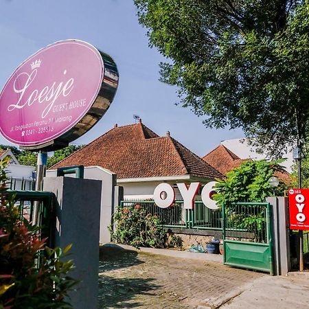 Super Oyo 353 Loesje Guest House Syariah Malang Exteriér fotografie