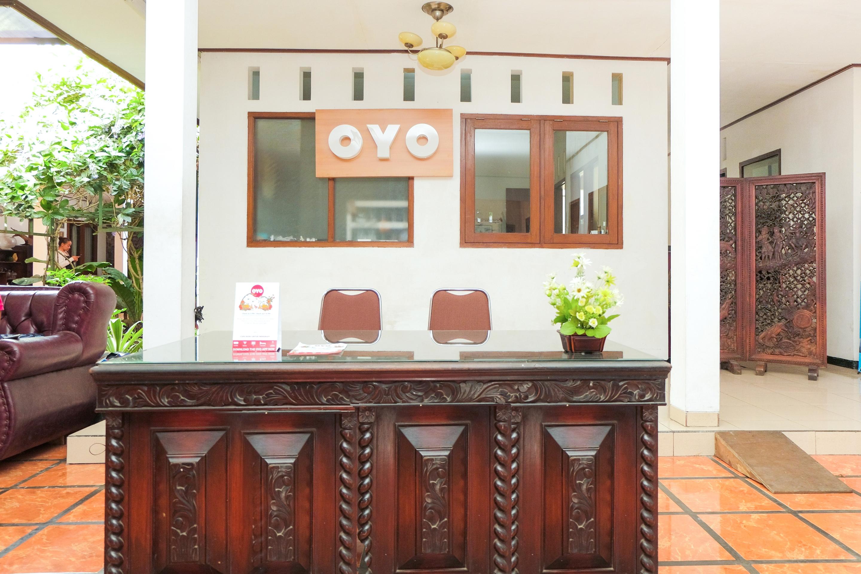 Super Oyo 353 Loesje Guest House Syariah Malang Exteriér fotografie