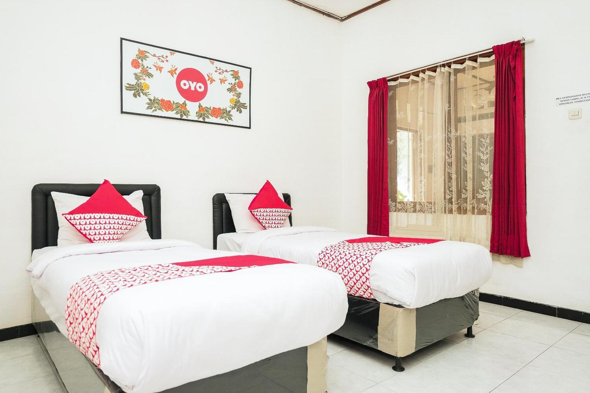 Super Oyo 353 Loesje Guest House Syariah Malang Exteriér fotografie