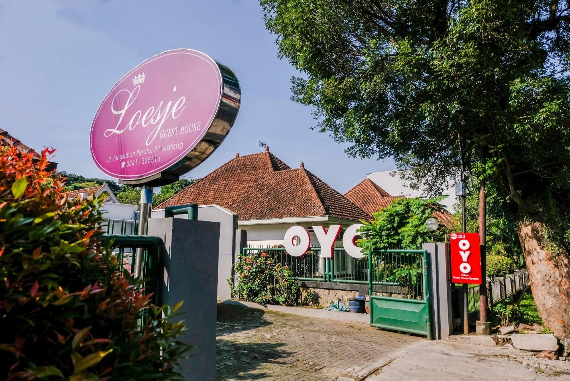 Super Oyo 353 Loesje Guest House Syariah Malang Exteriér fotografie